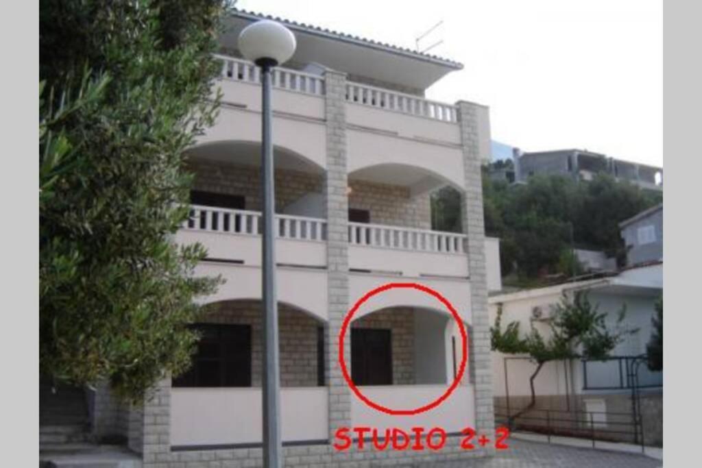 Studio Ground Floor With Terace Brela Exterior foto